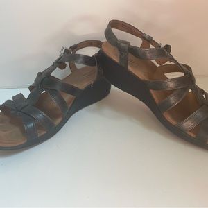 Womens Cobb Hill pewter leather wedge sandal sz 10